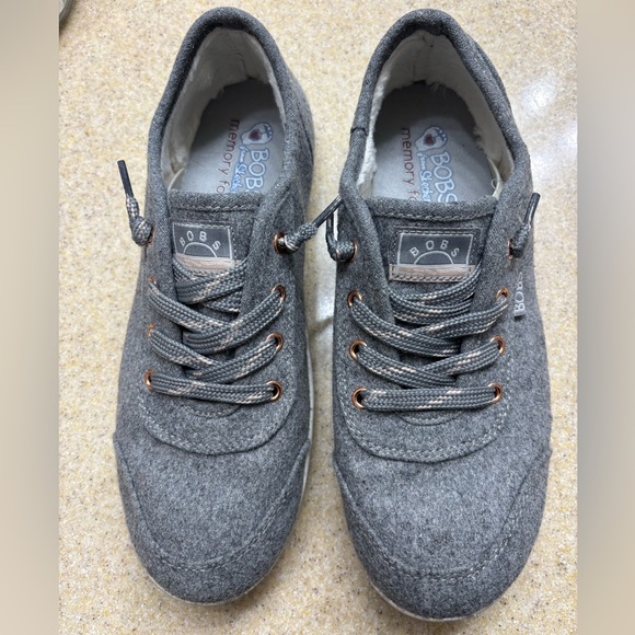 BOBS- Skechers Women's Camp Cuddle Sneaker
Size 7.5 - Picture 5 of 8